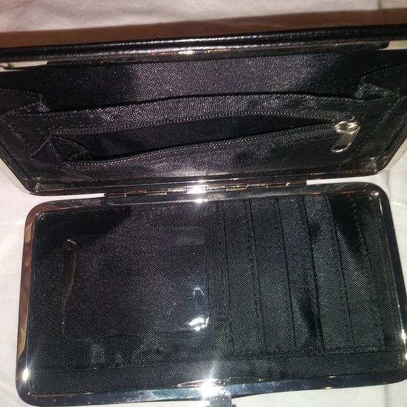 Wallets - Picture 2 of 6